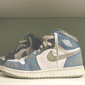 Women’s size 8 Men’s size 6.5 Jordan 1 High Hyper Royal